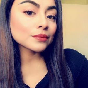 Meet your Posher, Leila